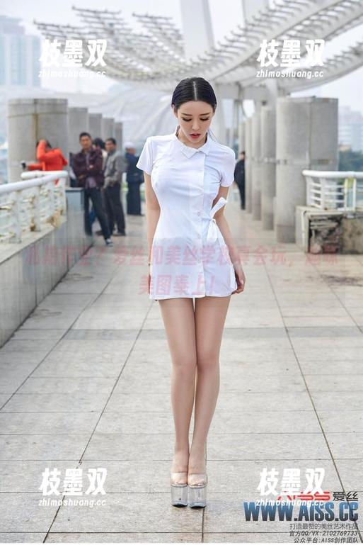 私拍作业？爱丝和美丝学校真会玩，趣味美图奉上！