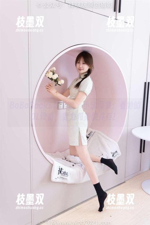 BoBoSocks袜啵啵 - 小沫图集：看她的OL设备，努力和美貌并存！