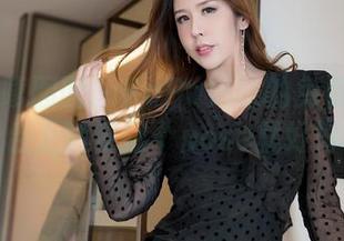 Feilin嗲囡囡 – PaPa妈咪的免费图册：在天台上随便摆个pose就好好玩。