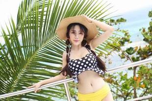 IMiss爱蜜社 – 黄歆苑的御姐系列真让人瞩目，图片一张比一张撩！该下载哪个呢？