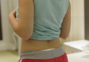 ROSI清新嫩学妹制服美图合集，秀场上的青春风暴？