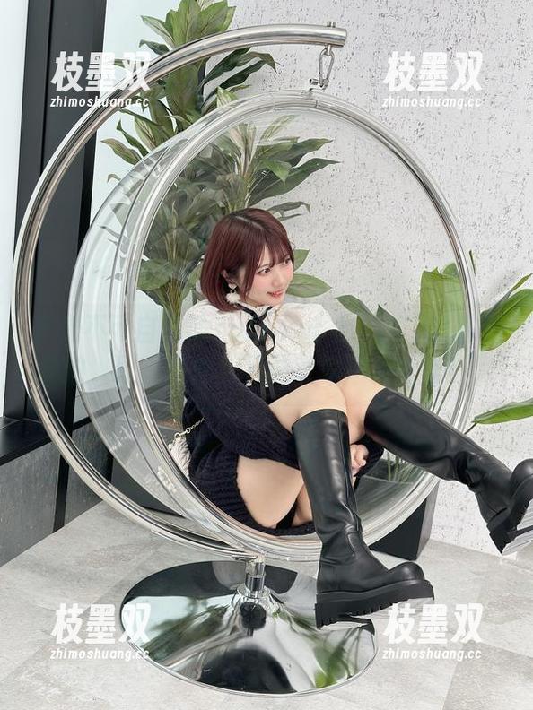 目光不可自禁的Tomiko(とみこ)制服私拍，原图在此，只能说是意外之喜！