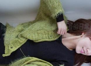 TuiGirl推女郎 – 纯小希的图片总有种特有的日常感，居家私房，倒贴的那张糖果纸也显得那样重要。