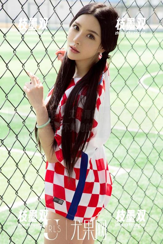 UGirls尤果网 - 艾小青的女神之路图集，多少段子都不如她的眼神饱含深意