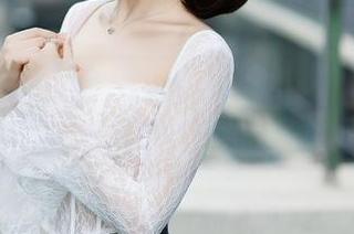 Xiuren秀人网 – 小Kiki的空姐写真资源：别想太多，单纯被美貌偷走了心。