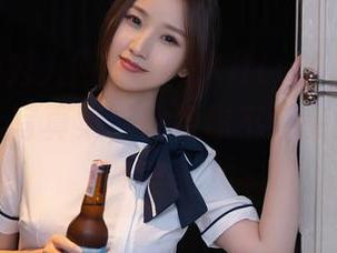 Xiuren秀人网 – 小夕Kitty的旗袍秀：下载这个写真集，找到你不经意间的优雅呀！