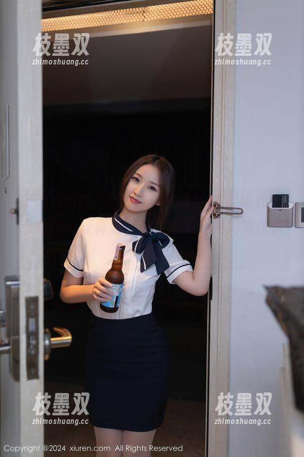 Xiuren秀人网 - 小夕Kitty的旗袍秀：下载这个写真集，找到你不经意间的优雅呀！
