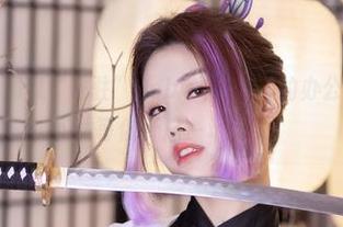 每一次点开都像“进驻”Yebin(전예빈)的办公室，套图和下载等你开启一场误入。