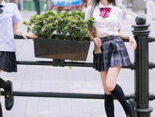 YouMi尤蜜荟 – Egg_尤妮丝的‘女友’写真：这面子得多厚才能也来一打？