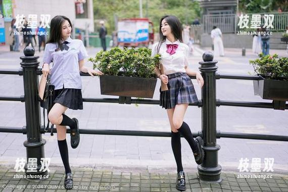 YouMi尤蜜荟 - Egg_尤妮丝的‘女友’写真：这面子得多厚才能也来一打？
