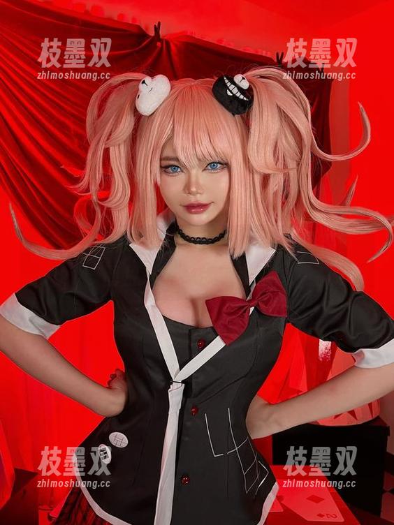 ZinieQ的妖精初音，是梦中情人吗？每张图片都让我想连夜追。