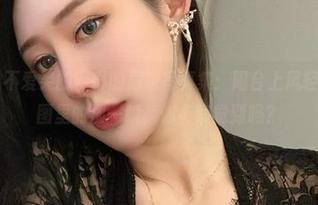 微密圈 – 不爱笑的赛琳的居家写真集：阳台上风轻轻吹，原图里的那一瞬，你有察觉到吗？