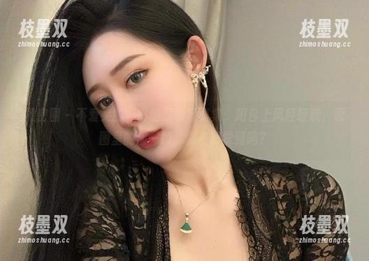 微密圈 - 不爱笑的赛琳的居家写真集：阳台上风轻轻吹，原图里的那一瞬，你有察觉到吗？