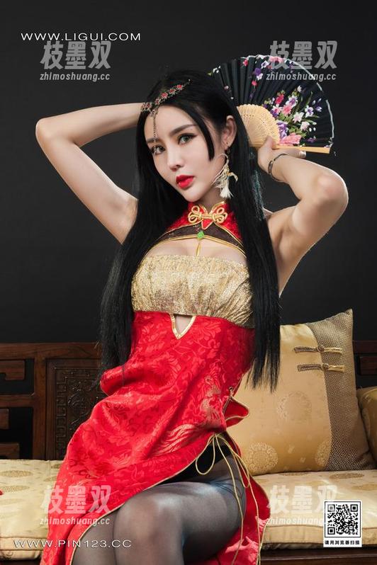 丽柜 - 小智贤黑白美图：无圣光挑战，让你在黑暗中发光发热！