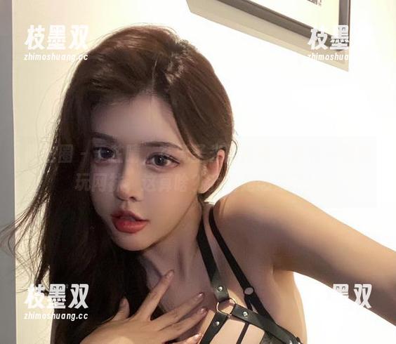 微密圈 - 于芷晴，在无圣光的背景下饶有兴致地玩网袜，这算啥？我怕是恋爱了！