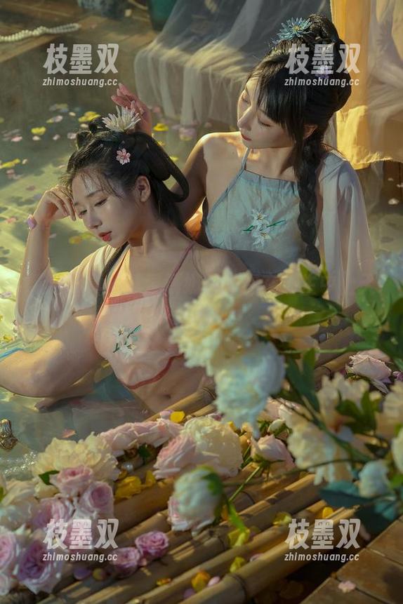 精选写真：云溪溪奶桃带你在潮生中上天入地！