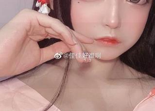 佳佳好难啊微博36套合集，照片在这儿，脑袋里却转不动，奇怪的“欣赏群”来了！