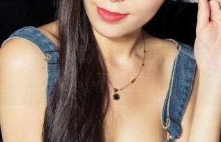 克拉女神 – 百琳的定制眼镜写真，戴上简直无法直视（不只因为镜片）！