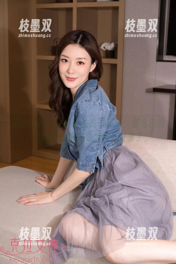克拉女神 - 静宜在油亮写真里，那么自然，原图好像把所有情绪都收录了。