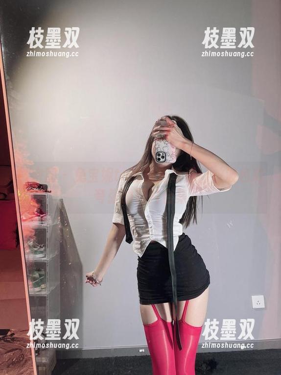 微密圈 - 兔宝妮to的粉色奇遇：一波色彩夸张的照片合集