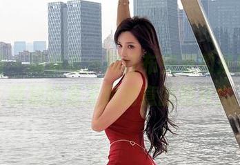 微密圈 – 周妍希：用红布兜装的是妩媚，释放的是无限创意的照片！