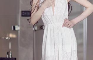 头条女神 – 泳池里的火儿，高清资源不容小觑，偶尔会停留哦