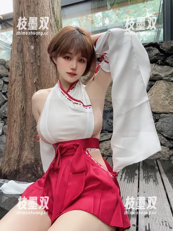 合集里有小仓千代w的6月舰长写真，但我的思绪却飘到了海滨烧烤？
