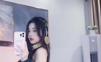 下载一份高清票，和小小奶瓶儿的兔女郎一起遐想吧。