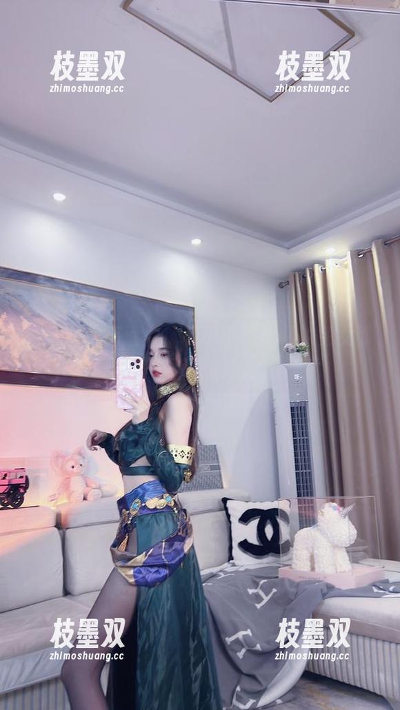 下载一份高清票，和小小奶瓶儿的兔女郎一起遐想吧。
