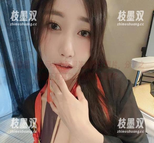 微密圈 - 试问小玉吃果冻的黑白图片，分享之后你还有其他颜色的选择吗？
