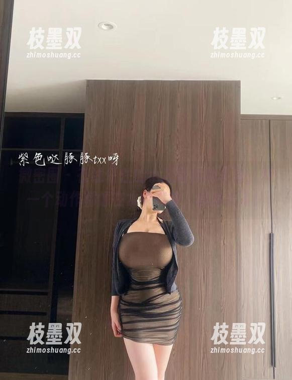 微密圈 - 在线任性的小芯酱泳池写真，每一个动作都像在水中舞动，随意放飞！