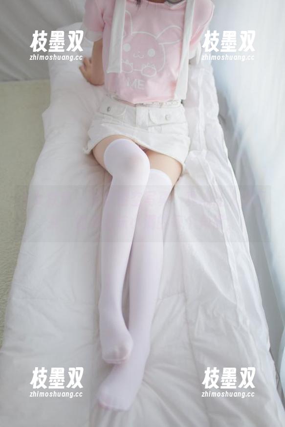 少女秩序 - 全套镂空写真，真心让人停下来，细细品味小满的每个角度。