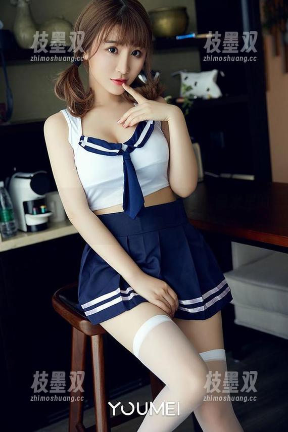 尤蜜荟 - 合法萝莉的泳池写真，像水里的精灵，轻轻一跃