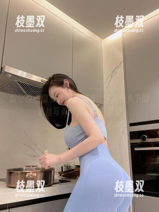 微密圈 - 聚焦左公子666，单反镜头下的黑丝写真没我想象中羞涩