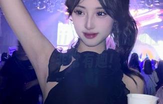 办公室的怡子yiii，图册里的随性与不羁，非常有趣！