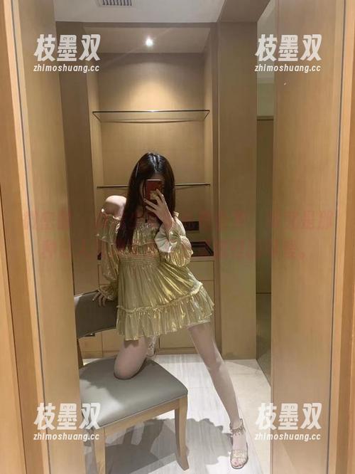 微密圈 - 提袜少女的私房合集，终究是那种让人觉得无辜又鬼灵精怪的可爱。