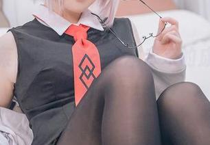 这高清莱莎泳装是不是本末末的成果？美图真不亏！