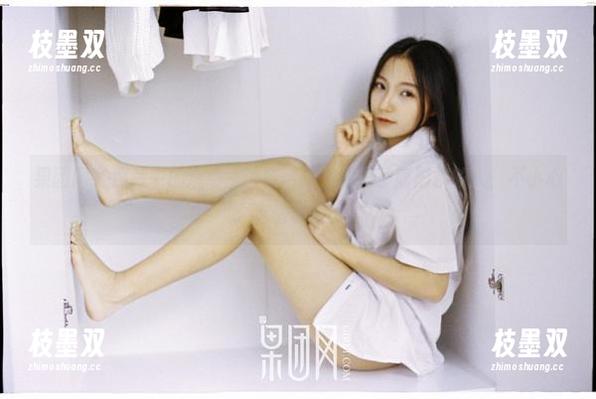 果团网 - 照片中的透明王语纯合集，像喝了隐形水的人，不小心走错镜头。