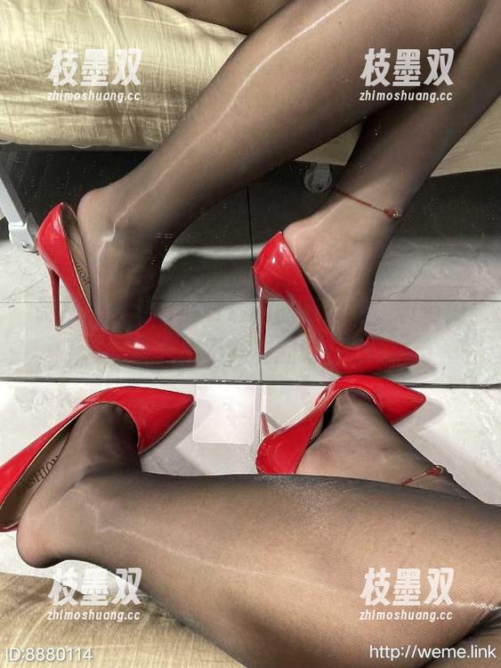 微密圈 - 桃沢樱呀最新图集上线，斑马内裤秀出不一样的好奇心