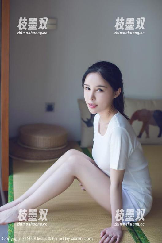 爱蜜社 - 在护士服里，她是小热巴，图包里的温柔安静。