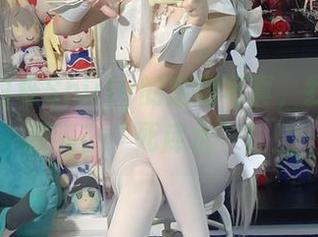 买一张白栎Shirly的定制写真，我舒舒服服躺在“死库水”里！