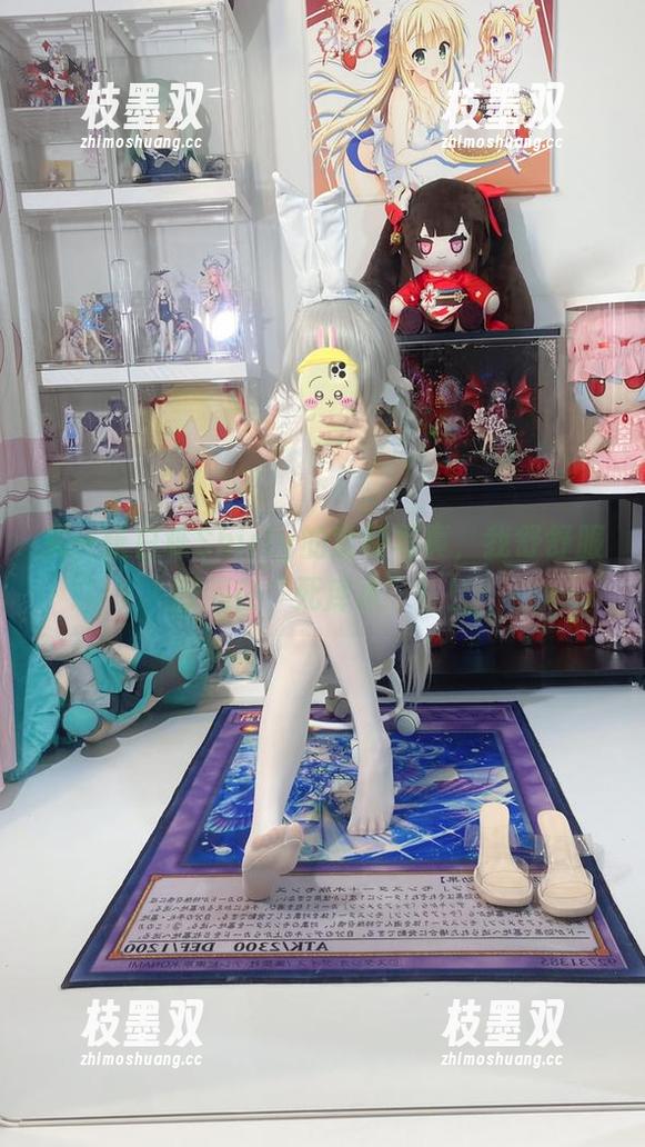 买一张白栎Shirly的定制写真，我舒舒服服躺在“死库水”里！