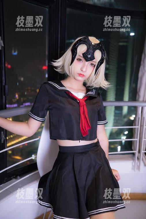 熊少女写真全集：神乐坂真冬在冰天雪地里迷失了？