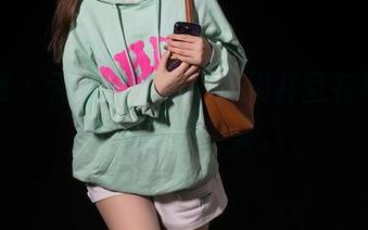 秀人网 – 无圣光的奶牛，周井空在写真中找到的另类美。