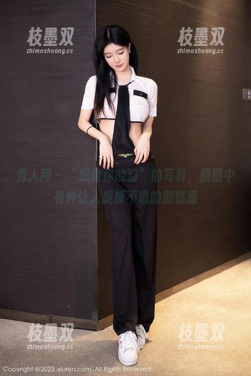 秀人网 - “想做你的猫”的写真，原图中有种让人捉摸不透的剧情感