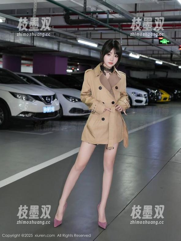 秀人网 - 当林月月遇上纯白，图集里的每一张都是轻柔的氛围，心随意动。
