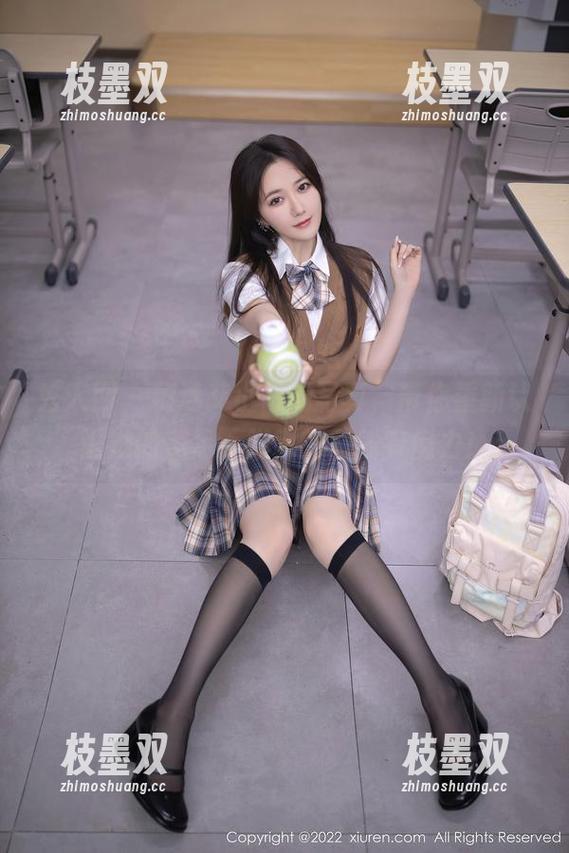 秀人网 - 精选艾小青的写真，带你重新认识她的美足，脚踝的曲线有魔力！