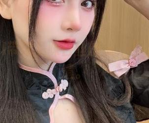 秋山AkI带你品味白丝的美，下载你的消遣。