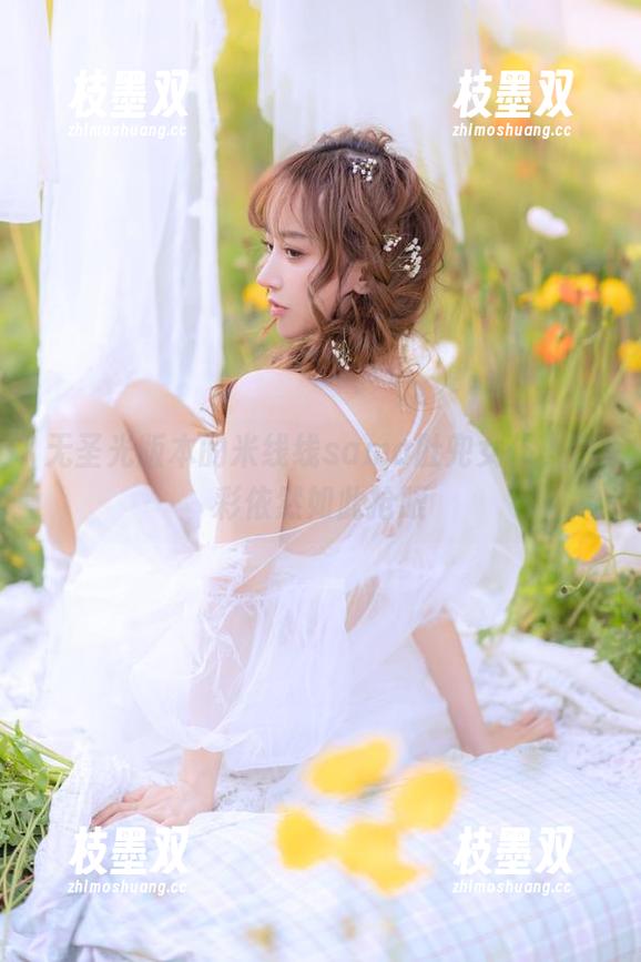 无圣光版本的米线线sama肚兜女仆，色彩依然如此抢眼
