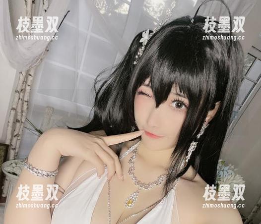 糖果果Candy的红花作品，美图之中隐隐透着点什么，表示被迷住了？